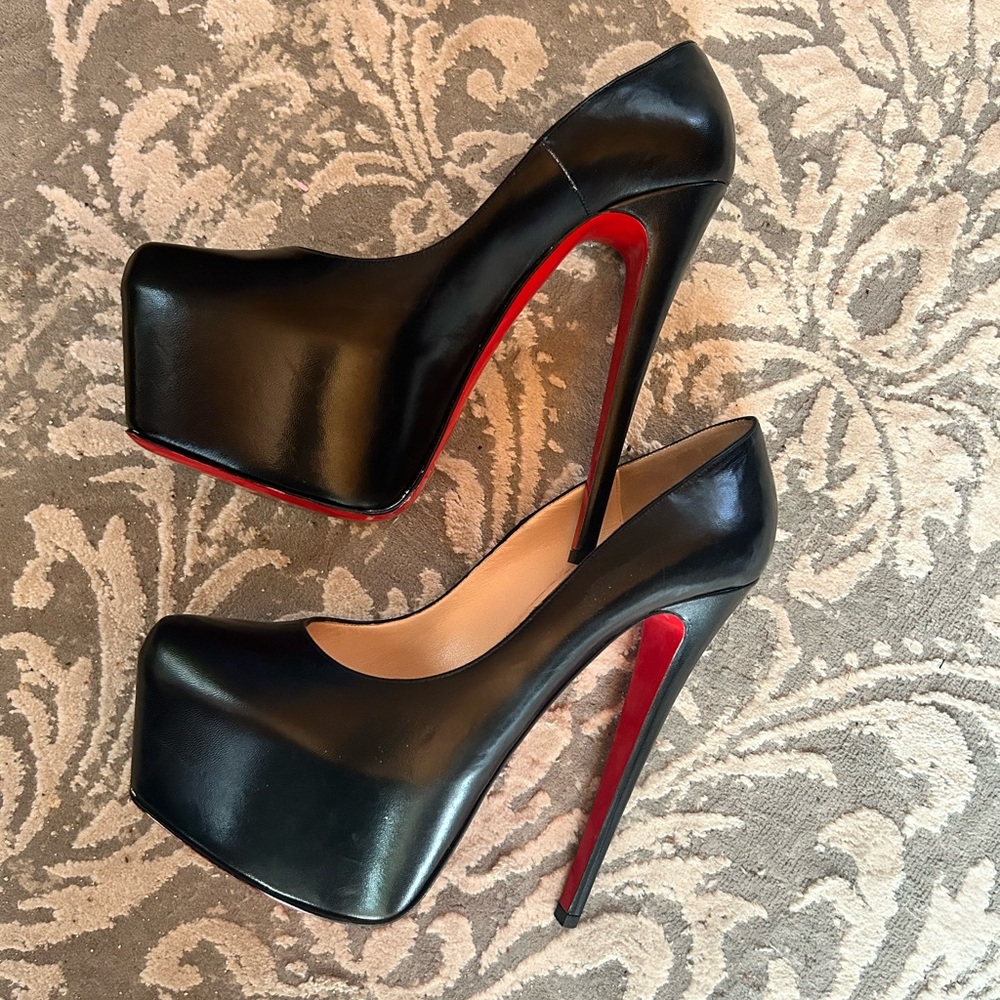 Christian Louboutin daffodil heel.